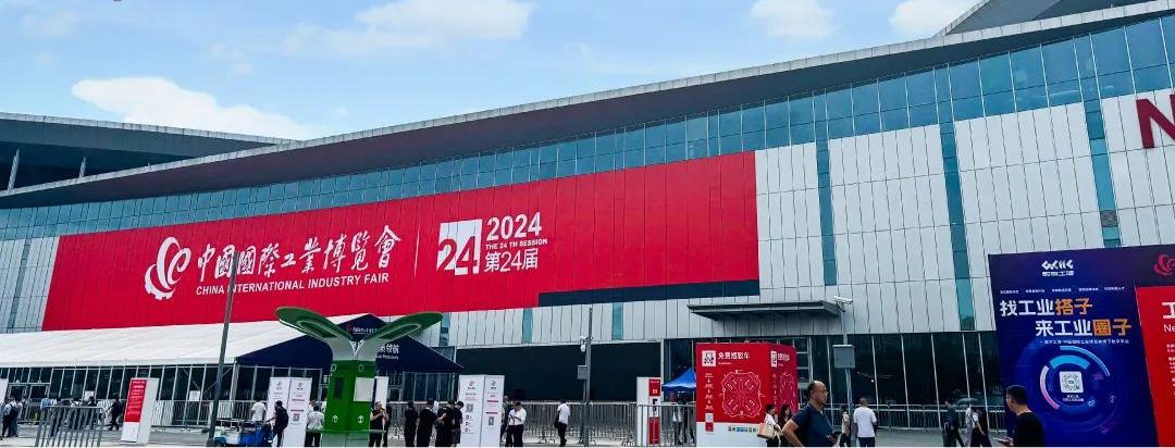 Autumn Expedition! Mahatma Leveling Machine Shines at the 2024 China International Industrial Expo